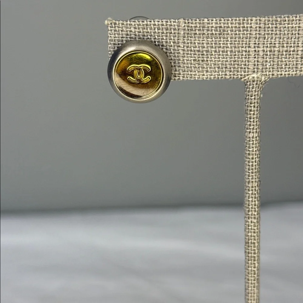 Chanel Vintage Clip-On Earrings Gold Tone 14mm With Box EUC